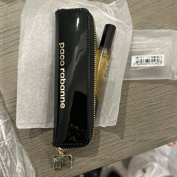 Paco Rabanne Perfumee and case. - Picture 2 of 5